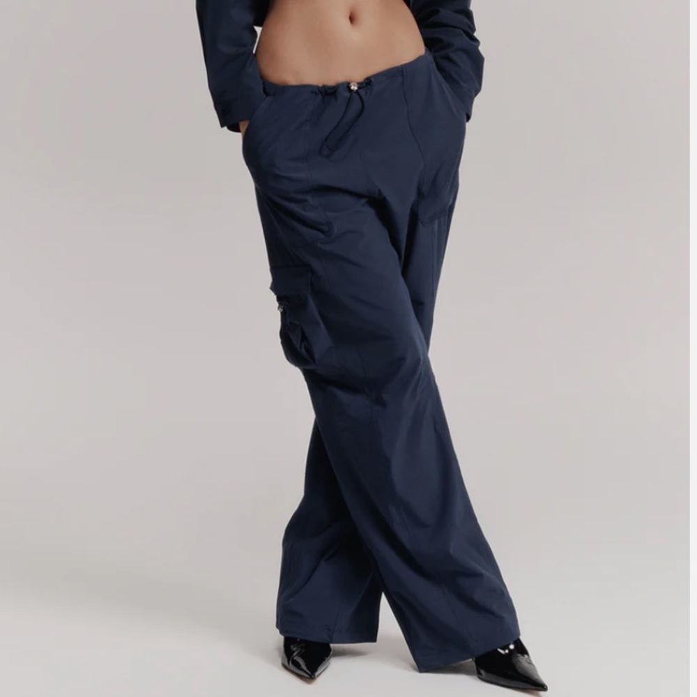 NWT Alo Yoga Megastar Cargo Pants Navy Women’s XS 0 2